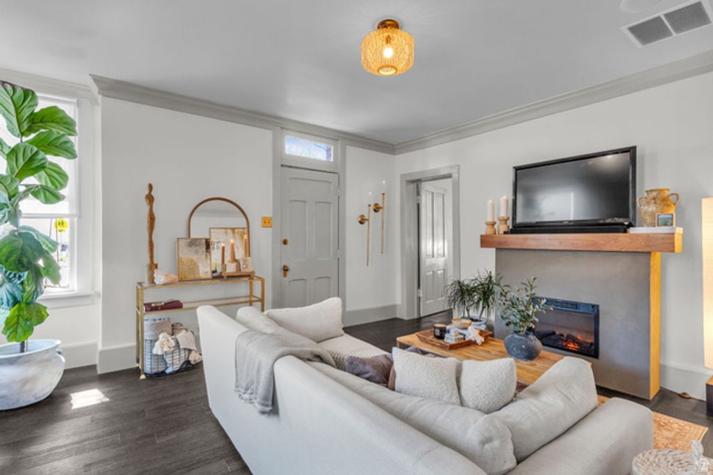 Image 12 of property listing at 595 E 900 N, Lehi, UT 84043