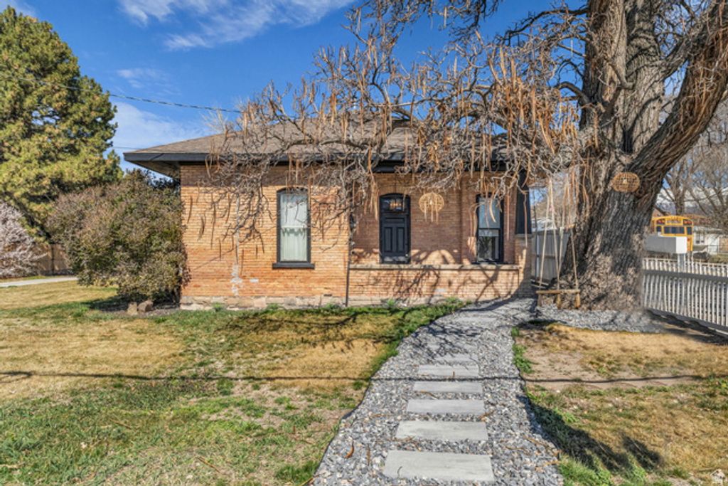 Image 3 of property listing at 595 E 900 N, Lehi, UT 84043
