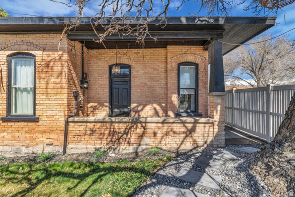 Image 5 of property listing at 595 E 900 N, Lehi, UT 84043