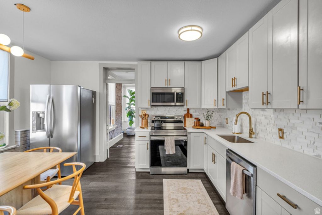 Image 9 of property listing at 595 E 900 N, Lehi, UT 84043