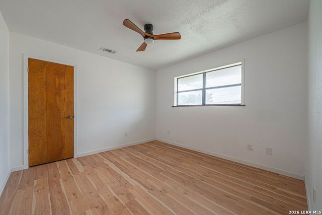 2001 Stagecoach, Seguin, TX 78155