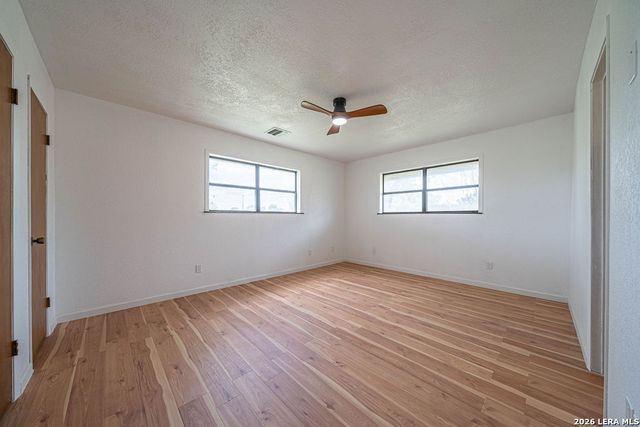2001 Stagecoach, Seguin, TX 78155