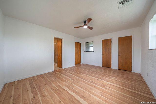 2001 Stagecoach, Seguin, TX 78155