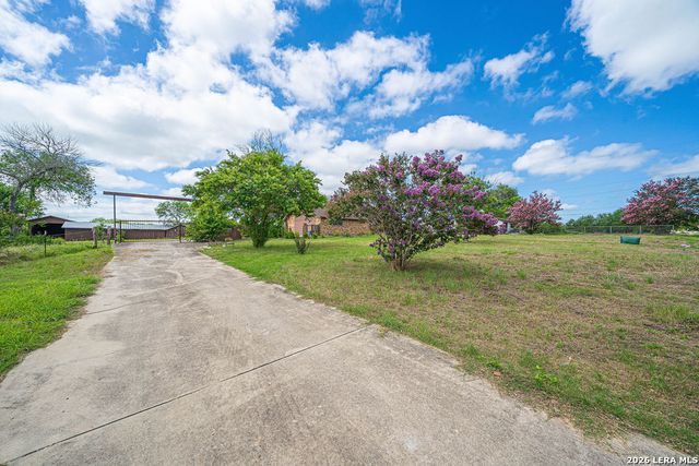 2001 Stagecoach, Seguin, TX 78155