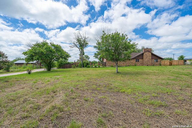 2001 Stagecoach, Seguin, TX 78155