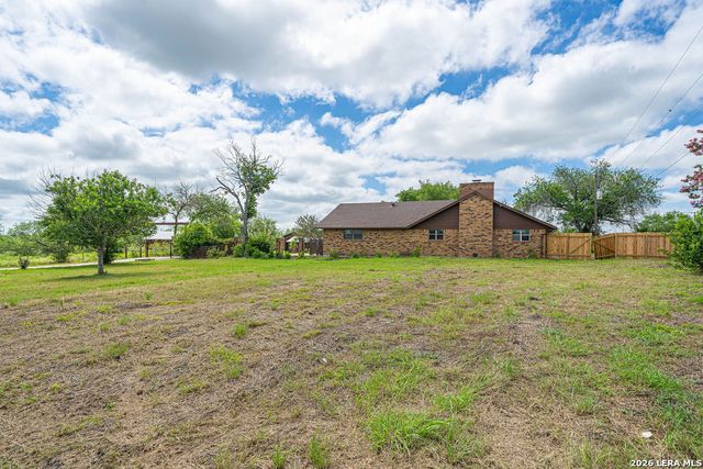 2001 Stagecoach, Seguin, TX 78155