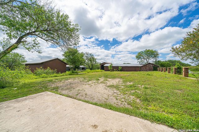 2001 Stagecoach, Seguin, TX 78155