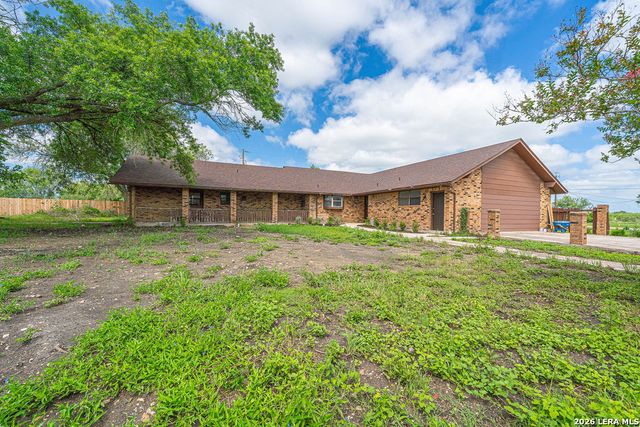 2001 Stagecoach, Seguin, TX 78155