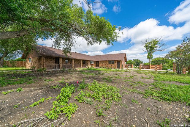 2001 Stagecoach, Seguin, TX 78155