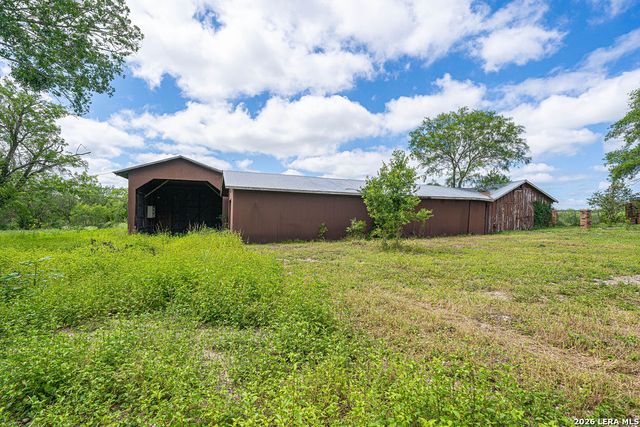 2001 Stagecoach, Seguin, TX 78155