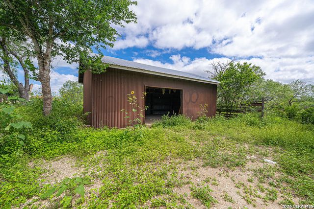 2001 Stagecoach, Seguin, TX 78155