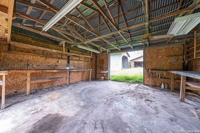 2001 Stagecoach, Seguin, TX 78155