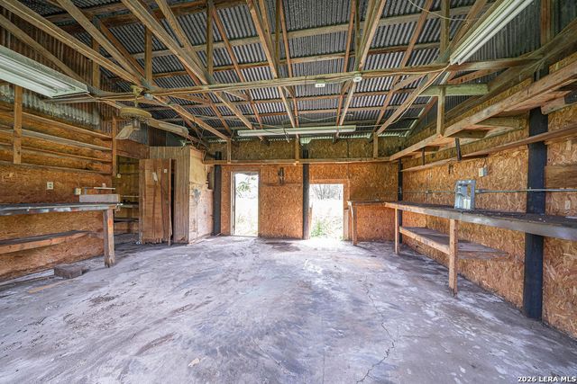 2001 Stagecoach, Seguin, TX 78155