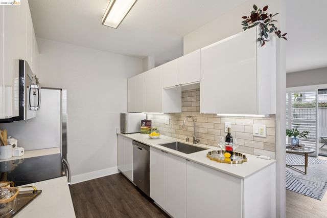 189 Schooner Ct, Richmond, CA 94804