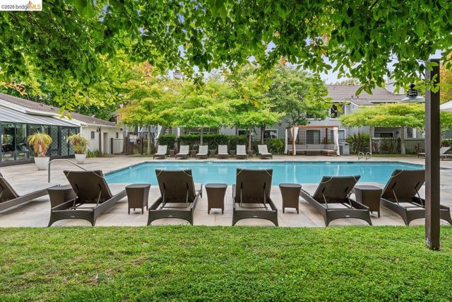 189 Schooner Ct, Richmond, CA 94804