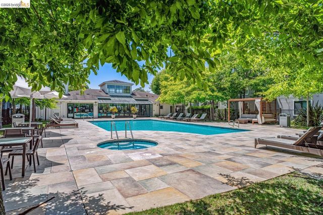 189 Schooner Ct, Richmond, CA 94804