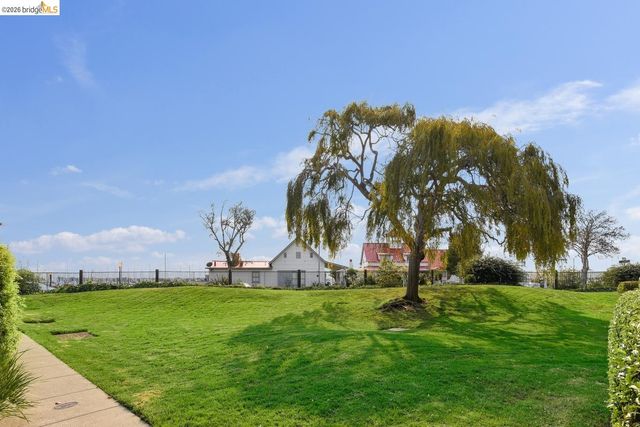 189 Schooner Ct, Richmond, CA 94804