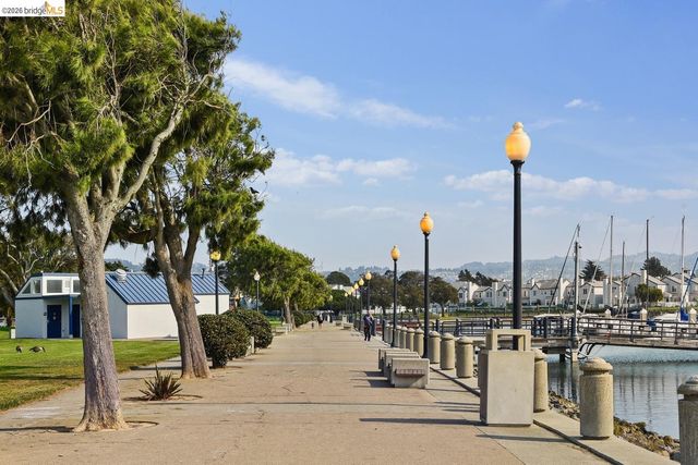 189 Schooner Ct, Richmond, CA 94804
