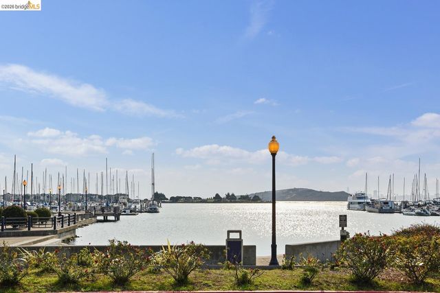 189 Schooner Ct, Richmond, CA 94804