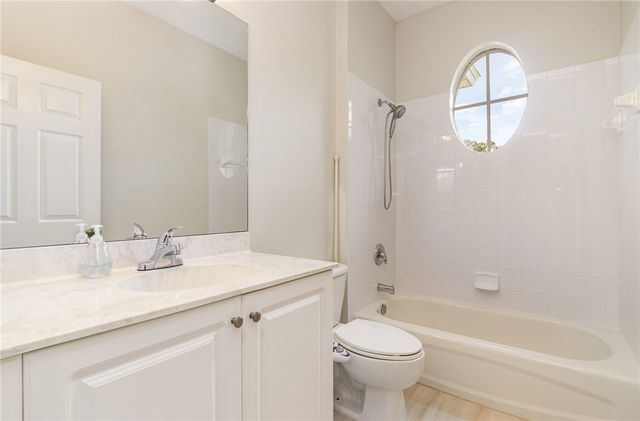 652 Hatteras Court SW, Vero Beach, FL 32968