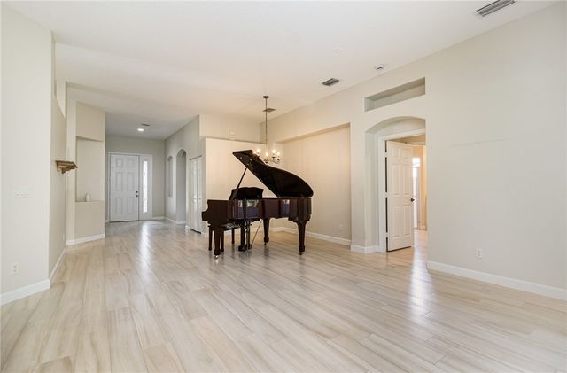 652 Hatteras Court SW, Vero Beach, FL 32968