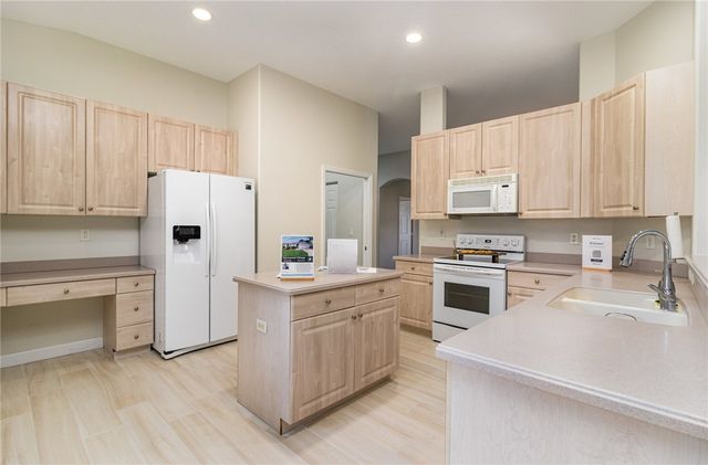 652 Hatteras Court SW, Vero Beach, FL 32968