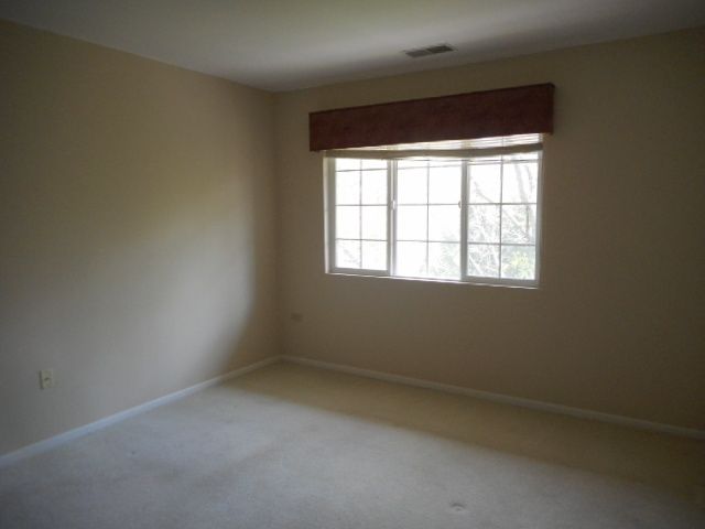 605 Barrington Avenue E 340, Dundee, IL 60118