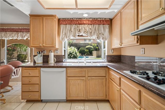 28852 Woodside Drive, Saugus, CA 91390