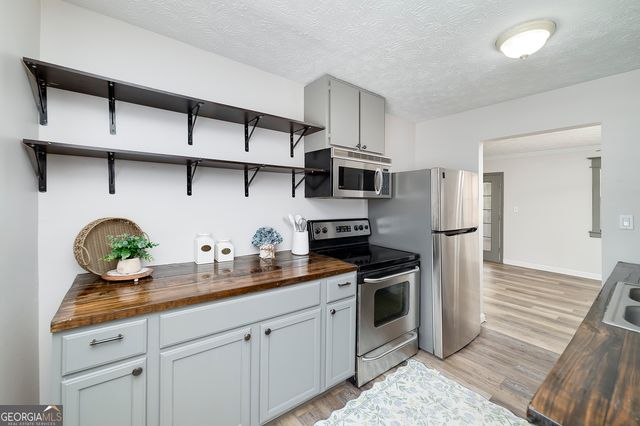 80 Northwoods Road, Sharpsburg, GA 30277