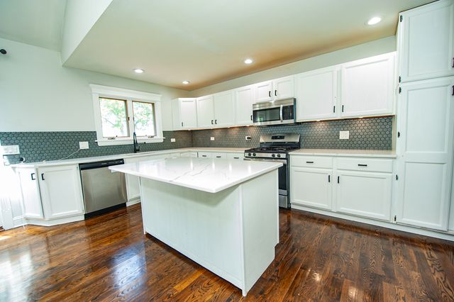 18910 W Orchard Lane, Grayslake, IL 60030