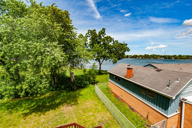 18910 W Orchard Lane, Grayslake, IL 60030