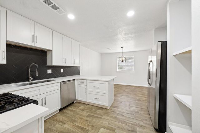 308 Brandywyne Drive, Friendswood, TX 77546