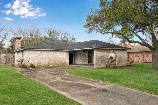 308 Brandywyne Drive, Friendswood, TX 77546