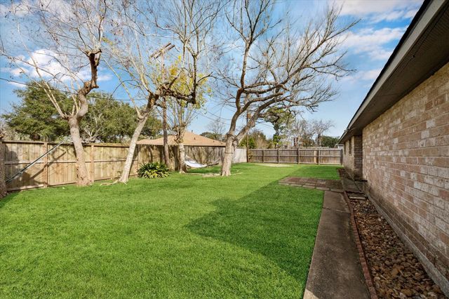 308 Brandywyne Drive, Friendswood, TX 77546