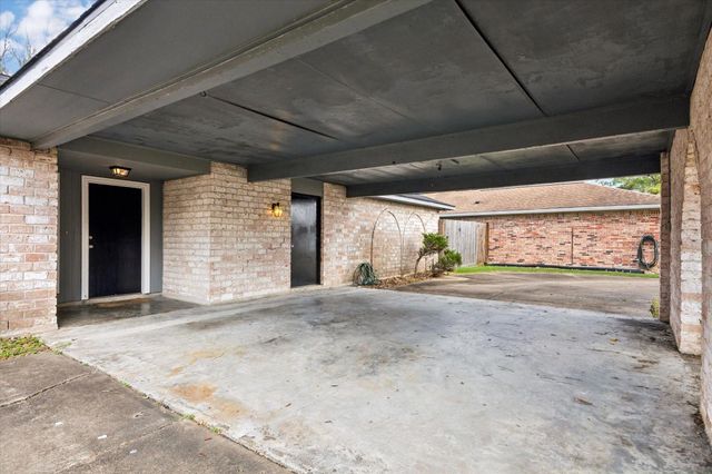 308 Brandywyne Drive, Friendswood, TX 77546