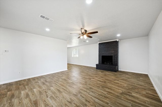 308 Brandywyne Drive, Friendswood, TX 77546