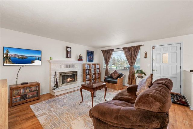 166 Mace Road, Medford, OR 97501