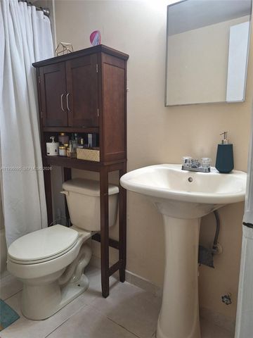 2701 Riverside Dr 202-B, Coral Springs, FL 33065