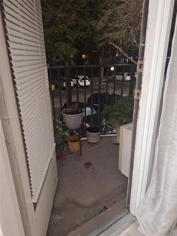 2701 Riverside Dr 202-B, Coral Springs, FL 33065