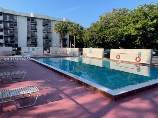 2701 Riverside Dr 202-B, Coral Springs, FL 33065