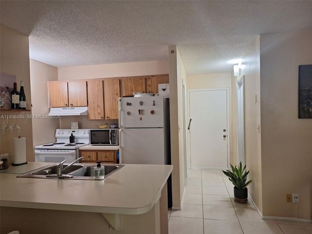 2701 Riverside Dr 202-B, Coral Springs, FL 33065