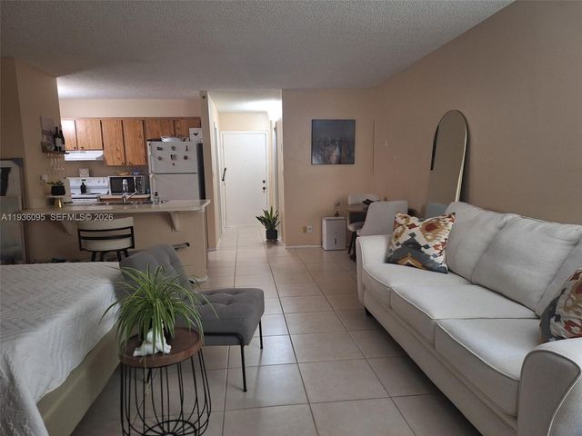 2701 Riverside Dr 202-B, Coral Springs, FL 33065