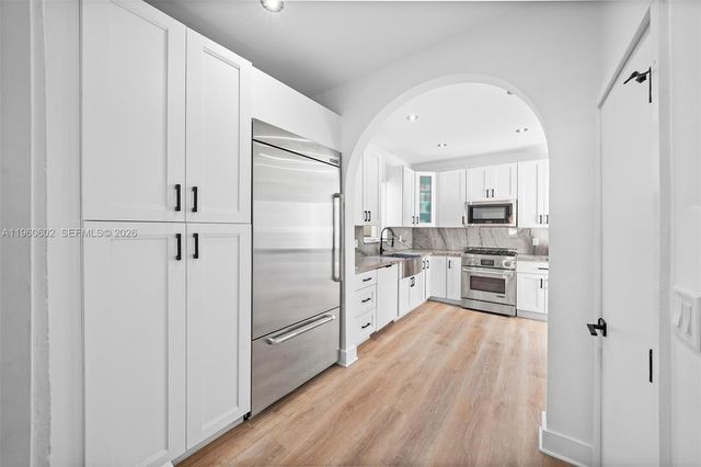 5237 La Gorce Dr, Miami Beach, FL 33140