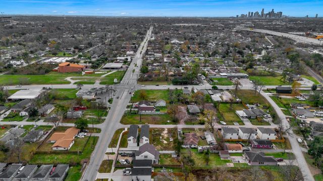 4121 E Toliver St, Houston, TX 77016