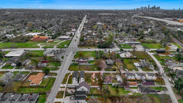 4121 E Toliver St, Houston, TX 77016