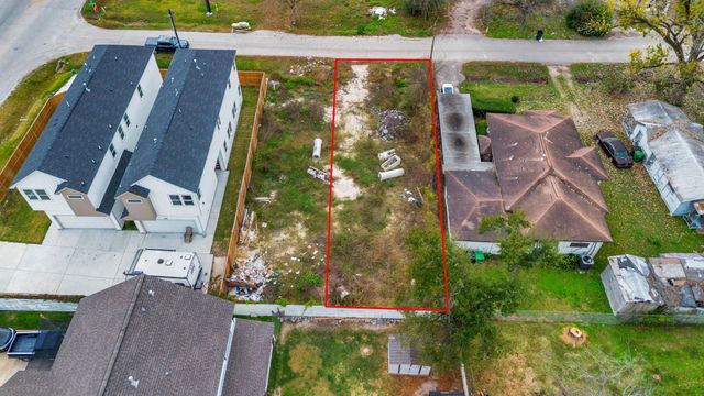 4121 E Toliver St, Houston, TX 77016