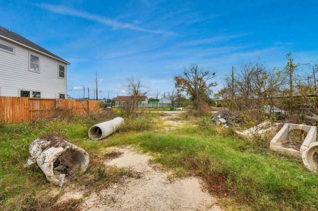 4121 E Toliver St, Houston, TX 77016