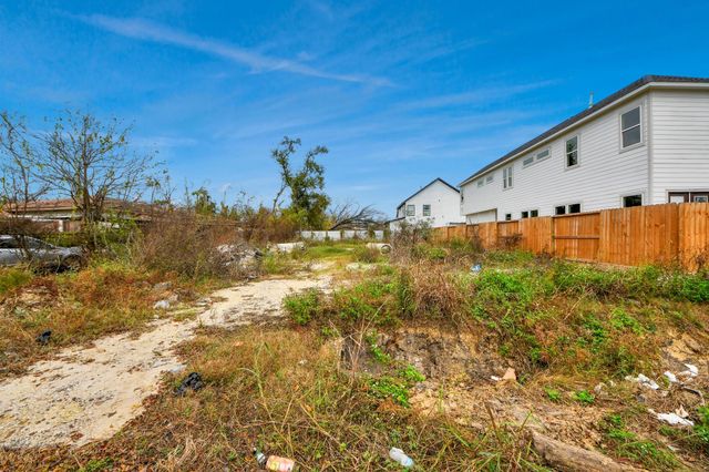 4121 E Toliver St, Houston, TX 77016