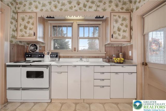 2730 Farmersville Road, Bethlehem City, PA 18020