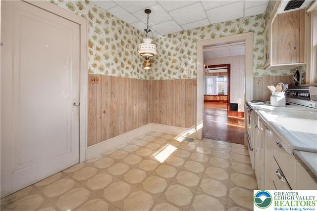 2730 Farmersville Road, Bethlehem City, PA 18020